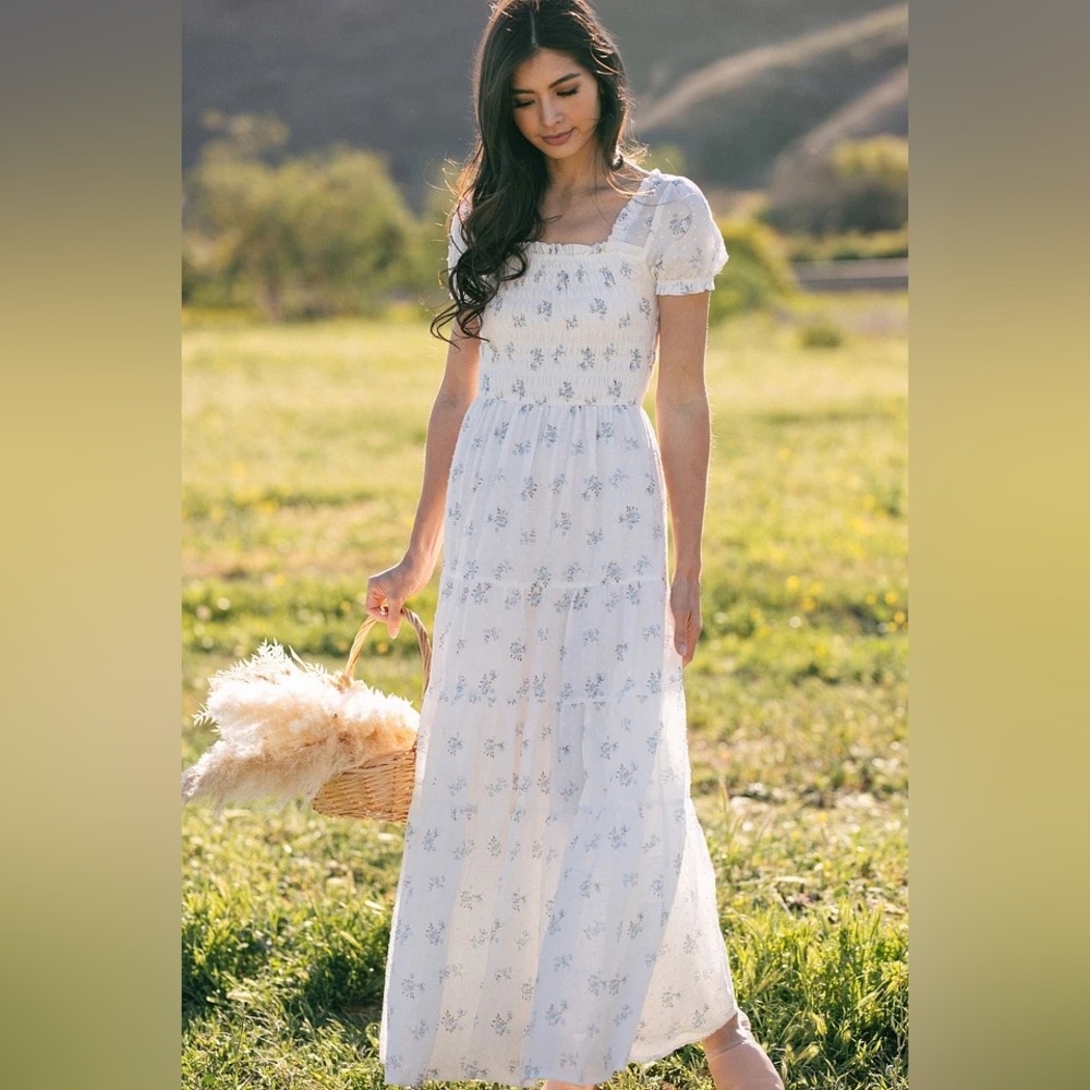 Storia Floral White Maxi Dress